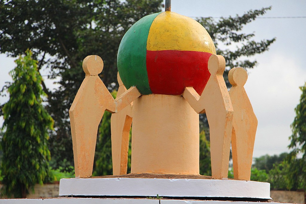 Cotonou et ses plages – Monument aux enfants morts pour la liberté, Jakotomey (Bénin)