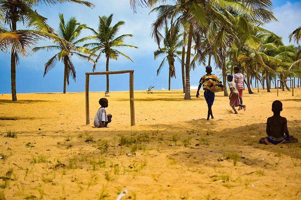 Joie de vivre enfants plage Ouidah
