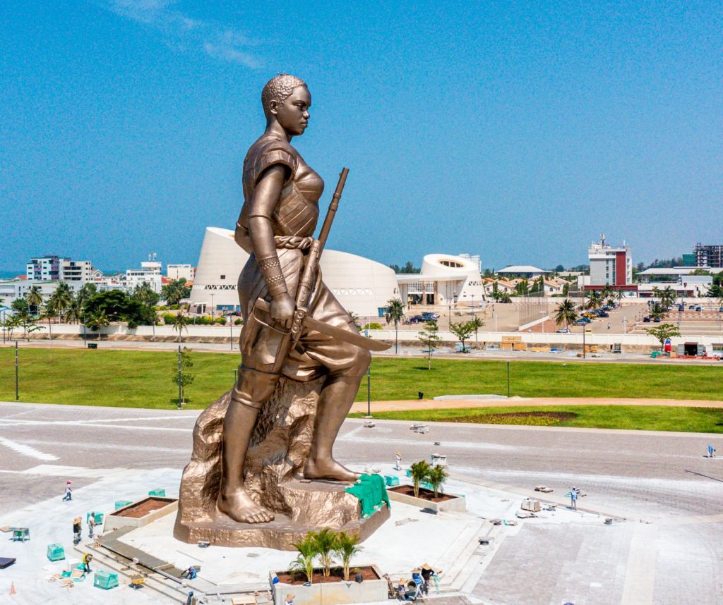 Statue de l'Amazone monument Cotonou