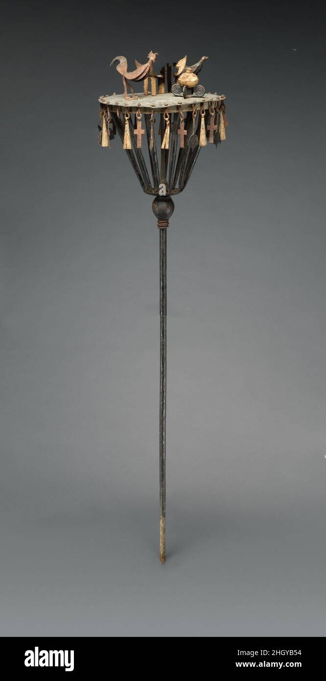 Autels Asen traditionnels en fer forgé à Abomey, objets sacrés du culte Vodoun utilisés pour honorer les esprits des ancêtres royaux