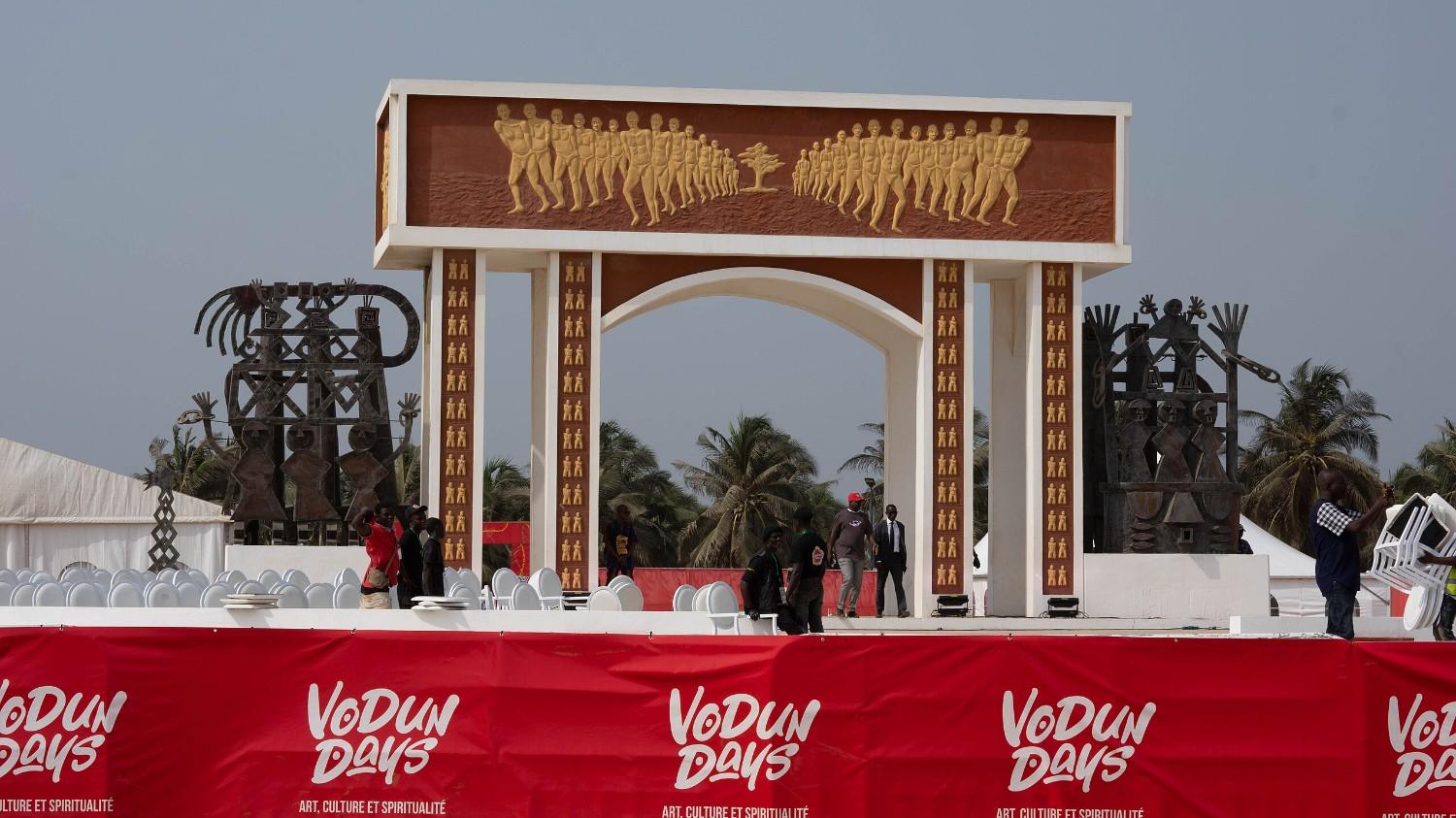 Porte du Non-Retour à Ouidah, monument historique sur la plage