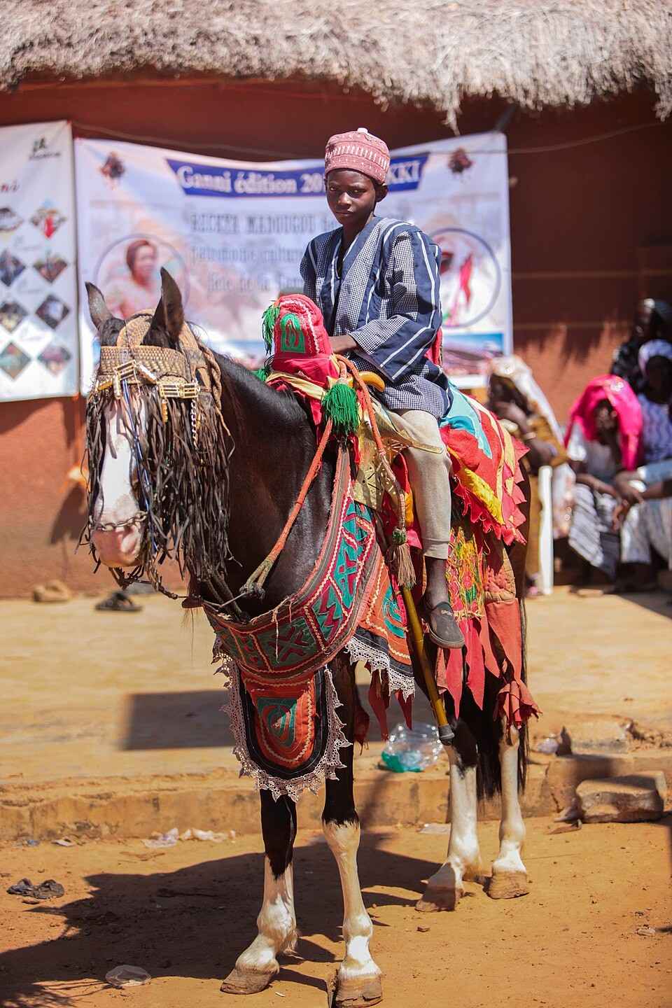 Cavalier Bariba en tenue d'apparat lors de la fête de la Gaani à Parakou