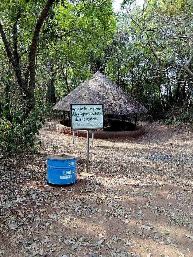 Vue intérieure d'un refuge dans le village souterrain d'Agongointo à Bohicon, ancien abri des guerriers du Dahomey