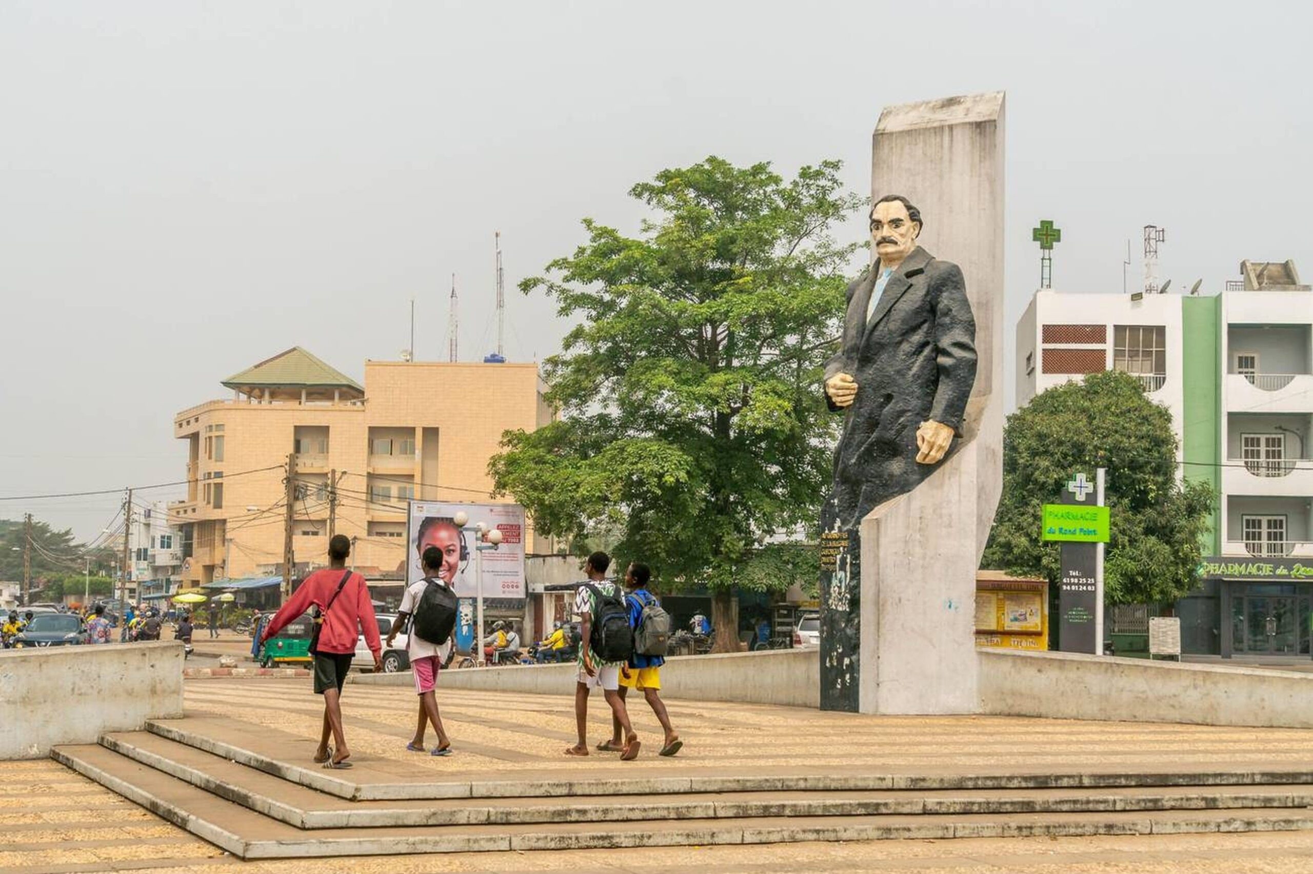 La statue de Georgi Dimitrov sur la place Bulgarie à Cotonou, au Bénin