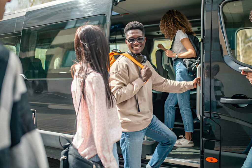 Comment faire un circuit pas cher au Bénin ? 3 Minibus collectif, mode de transport économique au Bénin