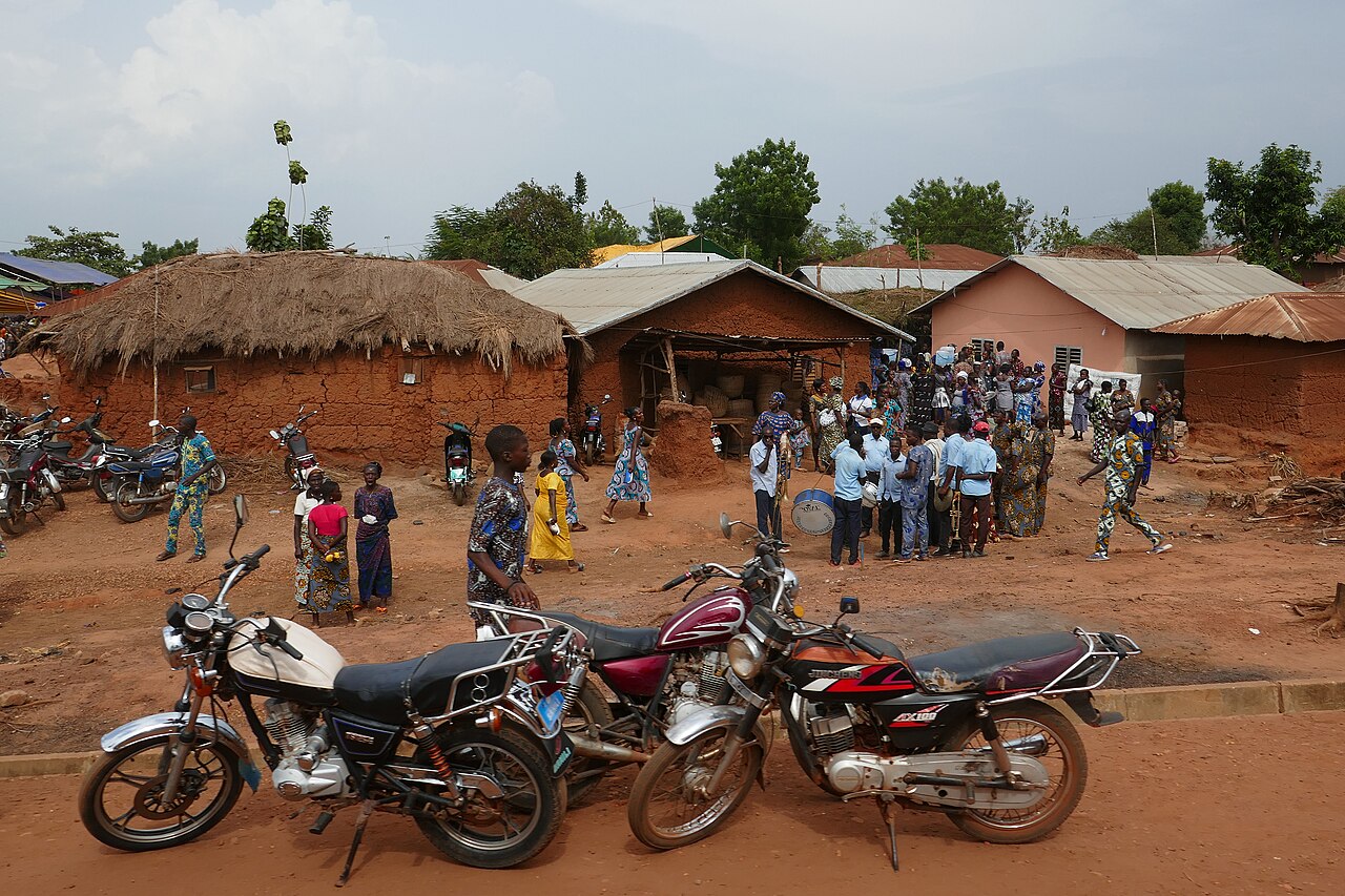 Petit village animé de Lokossa au Bénin, étape idéale pour visiter Lokossa entre la côte et Abomey