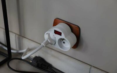 Électricité et adaptateurs au Bénin : préparation technique