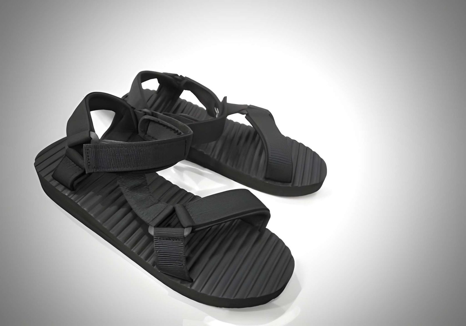 Sandales fermées légères et résistantes pour marcher sur les marchés et sites culturels du Bénin