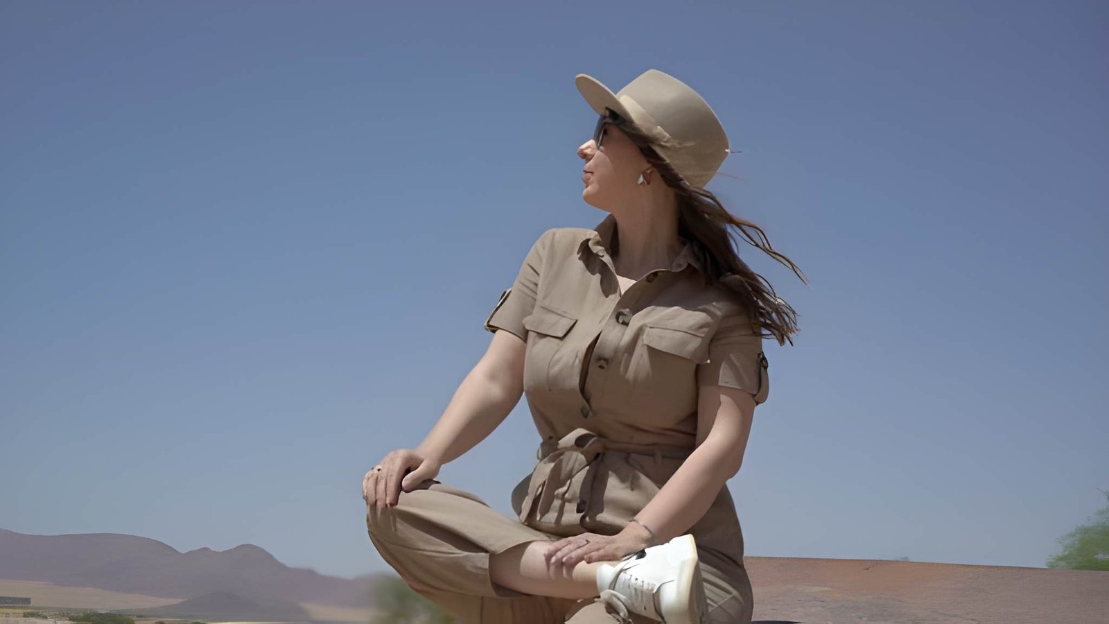 Vêtements de safari couleurs kaki beige et olive recommandés pour l'observation de la faune en brousse