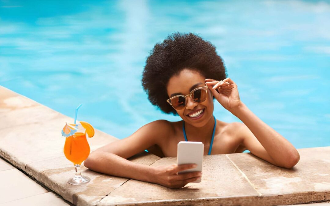 Piscine extérieure d'un hôtel à Cotonou pour illustrer le Golden Tulip au Bénin