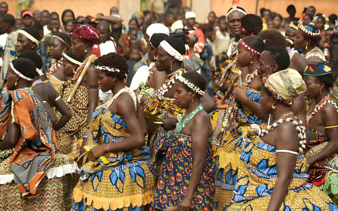Participants à la fête du 10 janvier du vodun, dans les rues de Ouidah
